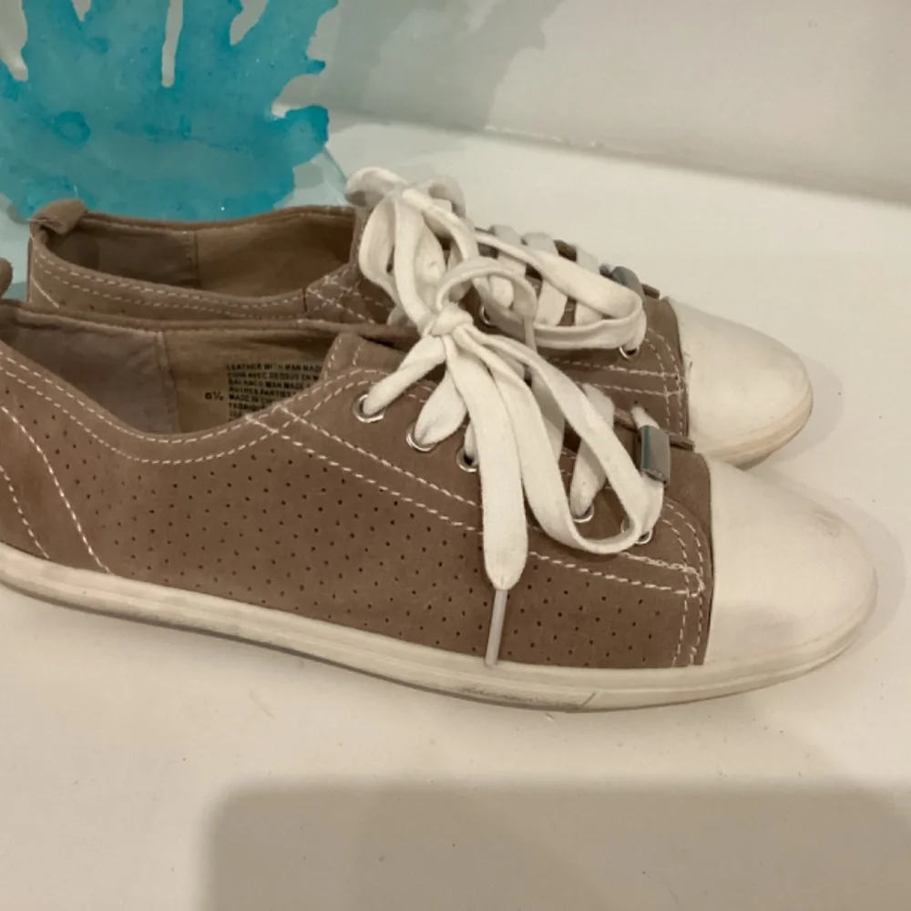 Merona Suede Beige Casual Flat Lace Up Sneaker Women's Shoes Size 6.5